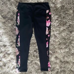 La Vie En Rose women Aqua floral side block cropped leggings. Size M. Used.
